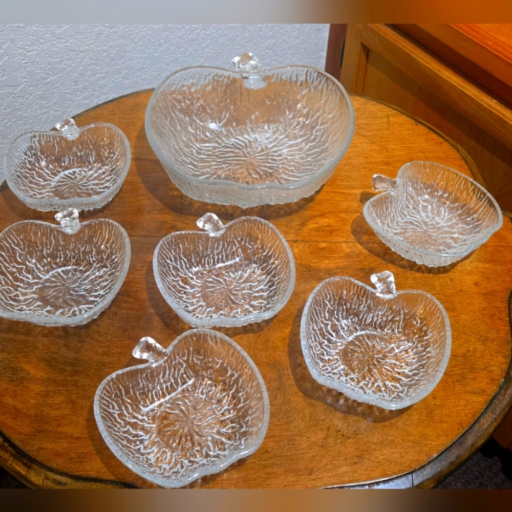 7 piece Apple Shaped textured Salad bowls